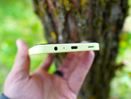 Apart from the A25, the A15 is the only current Samsung model with a headphone jack.
