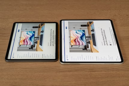Von vorne betrachtet, sind diese beiden Displays gleich hell eingestellt. Doch von der Seite lässt der Kontrast beim LCD (links) rasch nach. Beim OLED-Display (rechts) bleibt er ziemlich konstant.