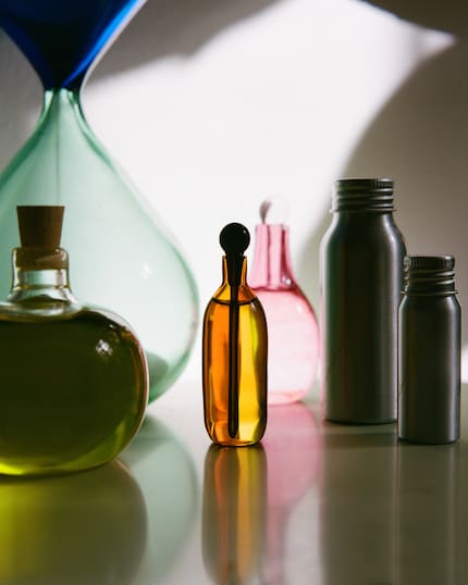 Refillable bottles are made of aluminium at Kindred Black.