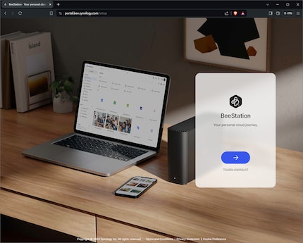 Dit is waar de reis begint: Om de BeeStation in te stellen heb je een Synology account nodig en een serienummer of QR-code, die je kunt vinden op een sticker in de Quick Start Guide.