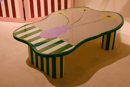 Coffee table with a bouquet of sunflowers, Ben Arpéa | acrylique et sable sur toile, bois, verre.