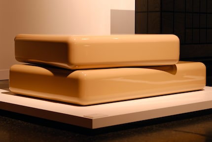Objet mural Yōkan, Kawatsura Shikki et Sabine Marcelis | bois, laque. 