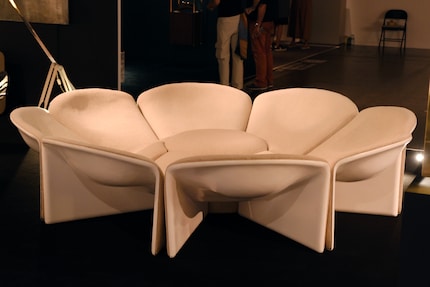 Anémone, Jean-Pierre Laporte | fibre de verre, mousse, tissu de laine de chez Dedar.