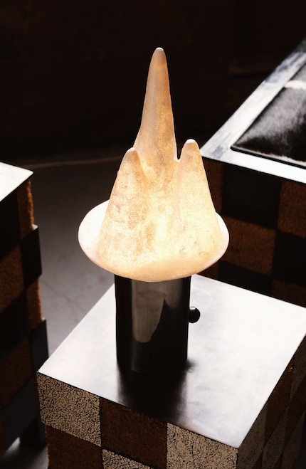 The «Eisform» lamp is made of stainless steel, fibreglass, resin and acrylic paint.