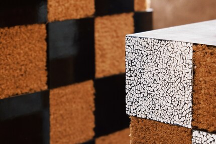 Putting your living room in check: the pattern of the «Xadrez» coffee table is inspired by chessboards, but is made of coconut fibre, eggshell, lacquer and patinated brass.