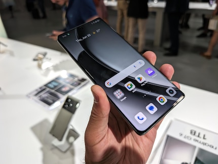 The screen is particularly bright and can keep up with the best in terms of specs.