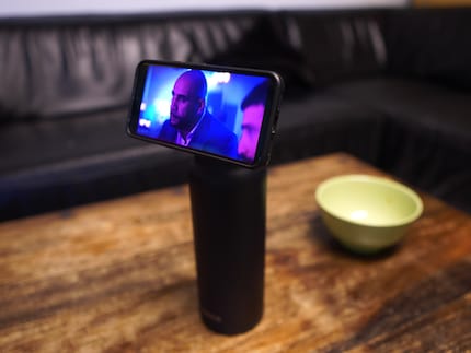 The Ringo drinking bottle also serves as a smartphone holder.