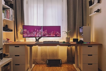 Milos is one of many with a height-adjustable desk.
