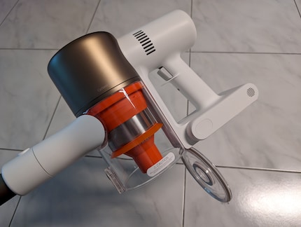 With the Xiaomi and its lookalike Dreame, you can empty dust and dirt directly into the waste bin via a flap.