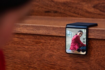Selfies kannst du mit allen Kameras aufnehmen.