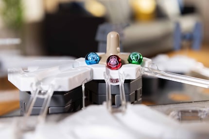 Die farbigen Kugeln besitzen lasergravierte Star-Wars-Elemente.