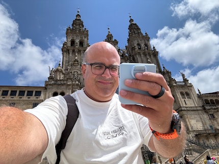 Met de hoofdcamera en het buitenscherm kun je snel en gemakkelijk uitstekende selfies maken.