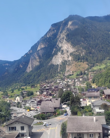 La vue depuis la télécabine vers Verbier : le soleil est au rendez-vous vendredi après-midi ...