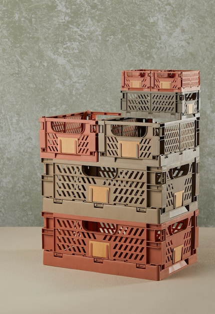 The Schou design box is available in four sizes: 17 × 12.5 × 7 cm, 25.5 × 2.5 × 16.5, 33 × 24.5 × 15 cm, 33 × 5 × 50 cm.