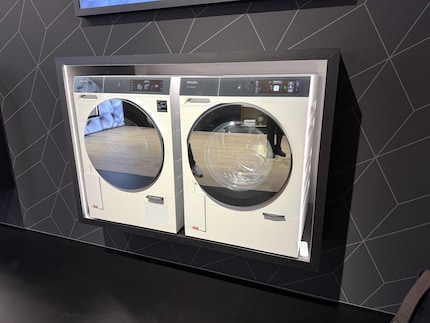 The W2 Nova Edition (right) with the matching tumbler from Miele.