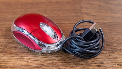 Eine Maus, ist sie auch noch so klein und alt, ist immer besser als ein Trackpad.