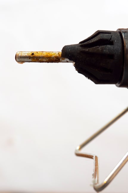 A large part of the nozzle is exposed (Bosch).