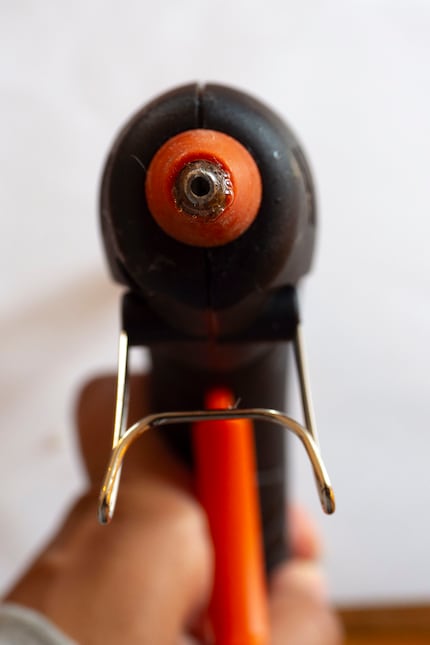 … the Uhu gun glues much more effortlessly.