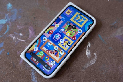 De Google Pixel 9 Pro Fold kan opgevouwen worden gebruikt als een normale smartphone.