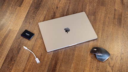 De grote MacBook Pro is relatief zwaar, maar ik heb genoeg kracht en ruimte op het scherm.