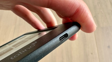 Geladen via USB-C; een lege e-reader is na drie uur weer volledig opgeladen.