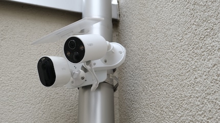 Hier hangen Arlo en Tapo nog steeds harmonieus naast elkaar. Inmiddels heb ik het abo opgezegd en gebruik ik alleen nog de Tapo camera.