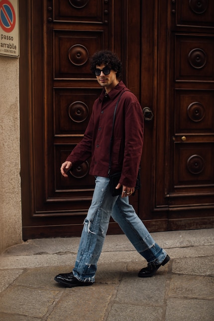 Anyone can wear black, but Bordeaux is for fashion pros.