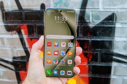 The large OLED display looks really good.