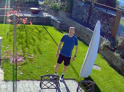 Natuurlijk kan ik hier geen foto laten zien waarop de pakketbezorgers herkenbaar zijn - in plaats daarvan laat ik mezelf in de tuin zien.