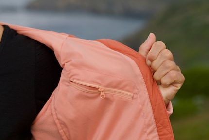 The inside pocket will keep your small valuables protected.