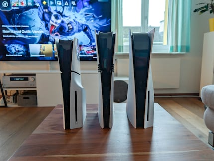 The PS5 Slim (left), followed by the Pro and the original PS5.