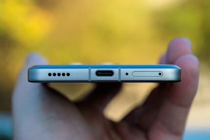 De Xiaomi 14T Pro wordt - niet verrassend - opgeladen via USB-C.