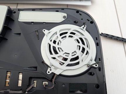If you weren’t paying attention the first time, like me, this is how the screws are arranged.