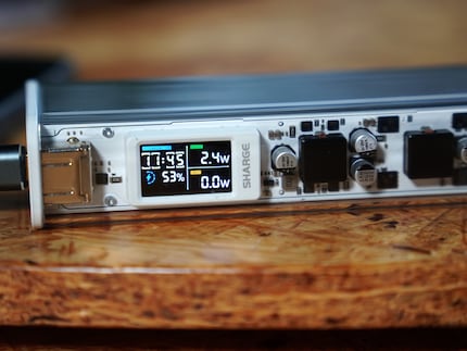 Het display laat vrij nauwkeurig zien hoeveel stroom de powerbank levert.