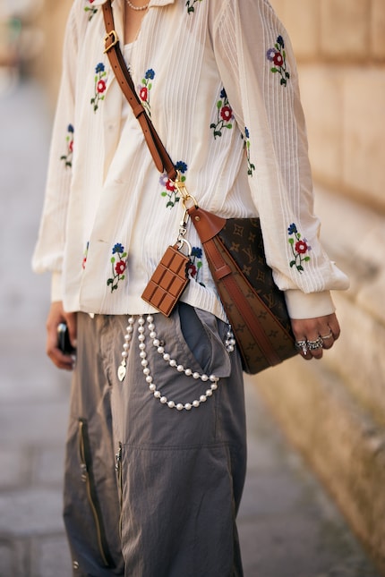 Wide shirt, wide trousers - it works.