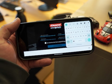 L’écran de connexion de l’application est peu clair et difficile à lire.