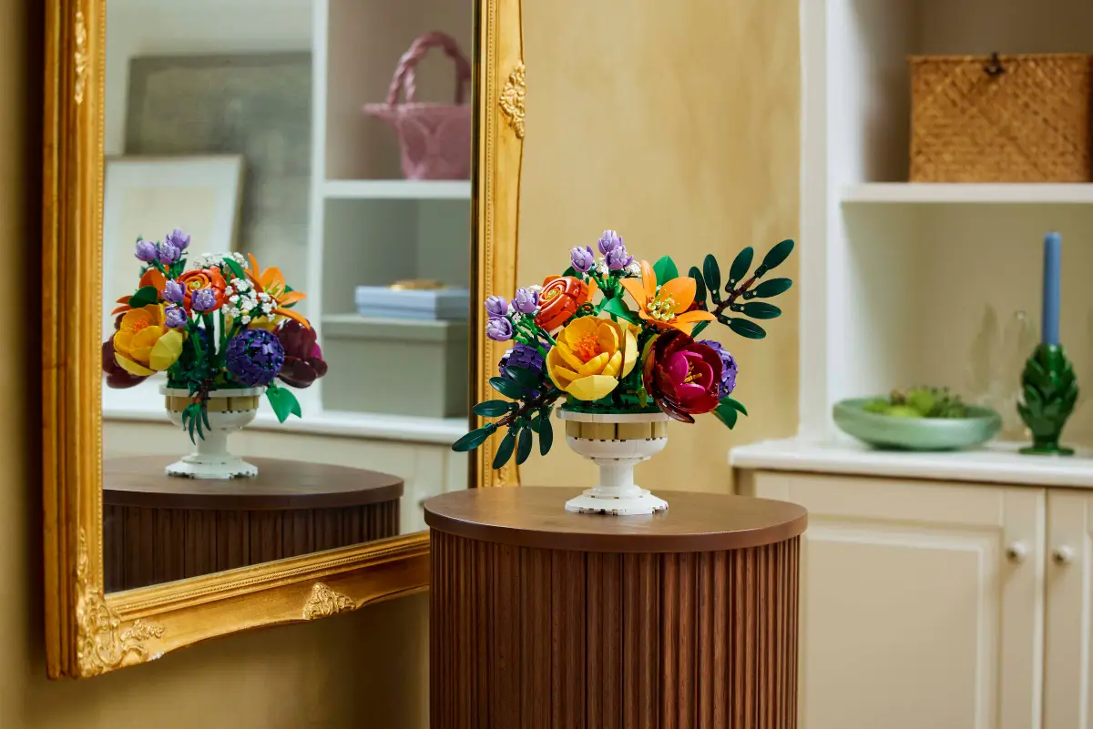 You can use the Lego bouquet as a decoration just like real flowers thanks to the vase.