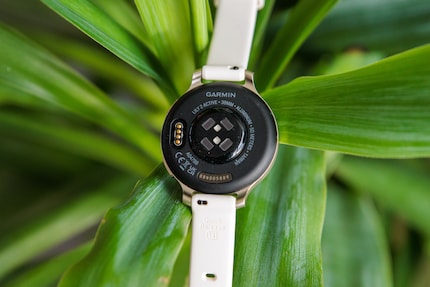 The sensors on the back of the Lily 2 Active.