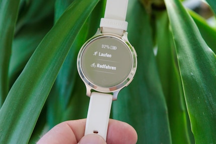 The quick start activities can be set in the watch settings.