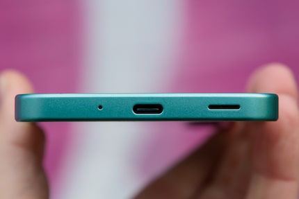 USB-C poort aan de onderkant.