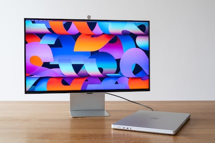 Der Samsung S90PC sieht auf Bildern nicht schlecht aus, fühlt sich in echt aber billig an.