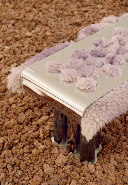 «Oylimpic Bench» ist mit gefärbter Wolle gestaltet, die eine Blume darstellt, um diese Idee zu visualisieren. Cröm-d x Hall Haus.