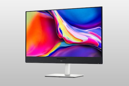 Die Lautsprecher sind ins «Kinn» des Monitors eingebaut. Ansonsten setzt Dell beim Design auf einen weissen Standfuss und ein schwarzes Gehäuse mit dünnen Bildschirmrändern.