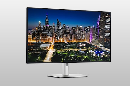 Le design de l'UltraSharp ne change pas : pied argenté, boîtier noir.