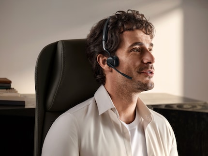 De Shokz headset zou een goede geluidskwaliteit bieden zonder de oren te vermoeien tijdens lange vergaderingen.