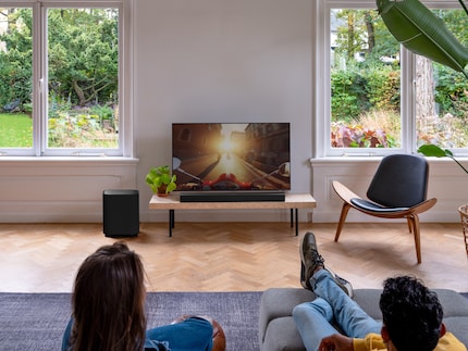 De Enchant soundbars worden aangevuld met luidsprekers en subwoofers.