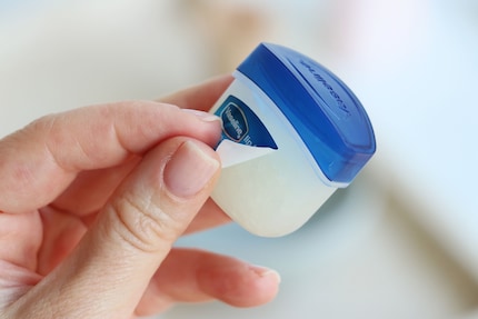 The stick-on labels on the front and back of the container are super easy to remove.
