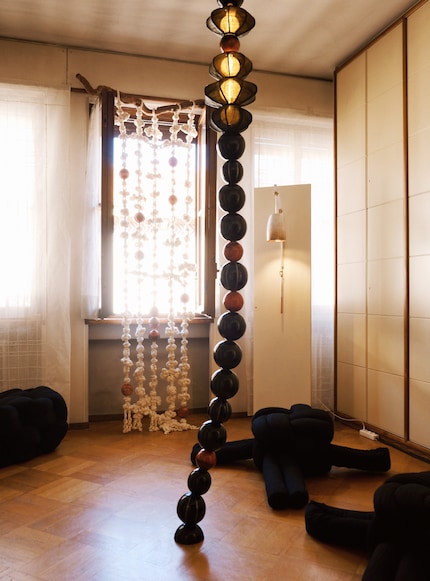 Die Depth of a Line-Lampen machen sich ein anderes oft übersehenes Material zu eigen: Emaille.