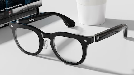Looks like thick horn-rimmed glasses: the model from Halliday.
