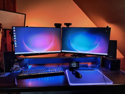 I don’t get the full benefit of the light bars behind my monitors.